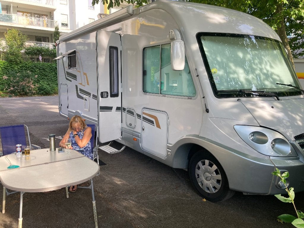 À VENDRE - BAVARIA MERCEDES 2011, 164cv, modèle i7403LC, Caravans en Kamperen, Verwarmde buitenspiegels, 7 tot 8 meter, Particulier