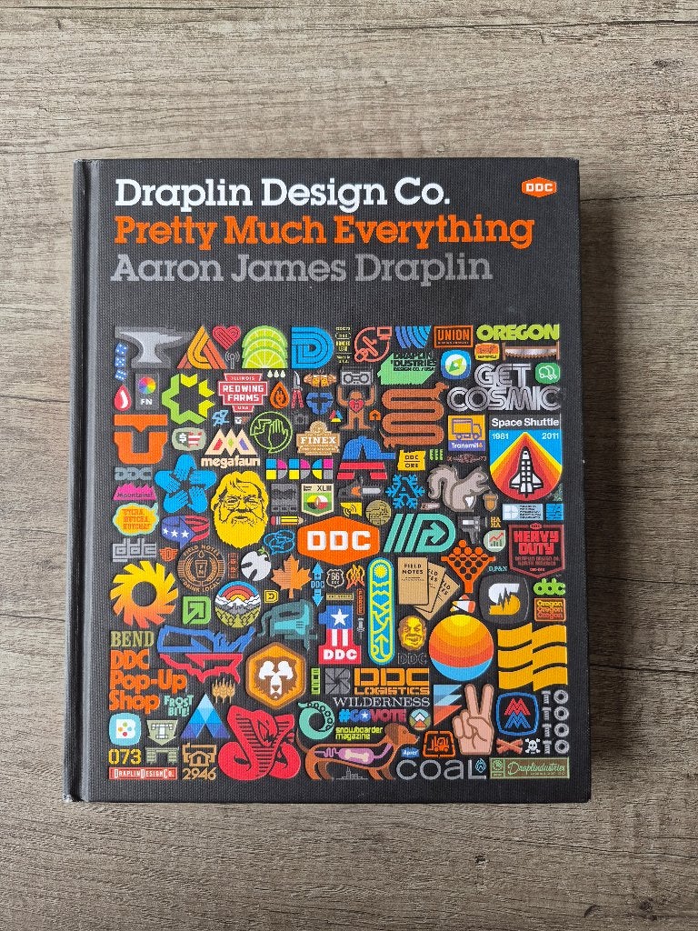 Draplin Design Co. Pretty Much Everything - Aaron Draplin, Livres, Enlèvement ou Envoi, Comme neuf, Autres sujets/thèmes, Aaron James Draplin