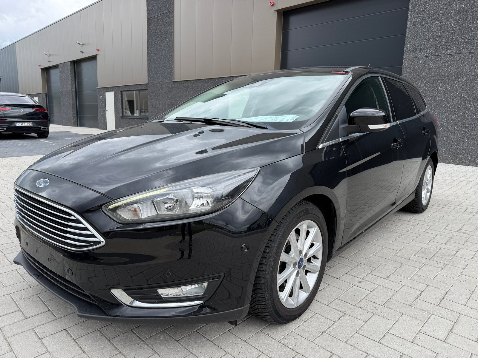 Ford Focus 2017 1.0 benzine 92kw  euro 6b, Auto's, Euro 5, Stof, Zwart, 4 cilinders