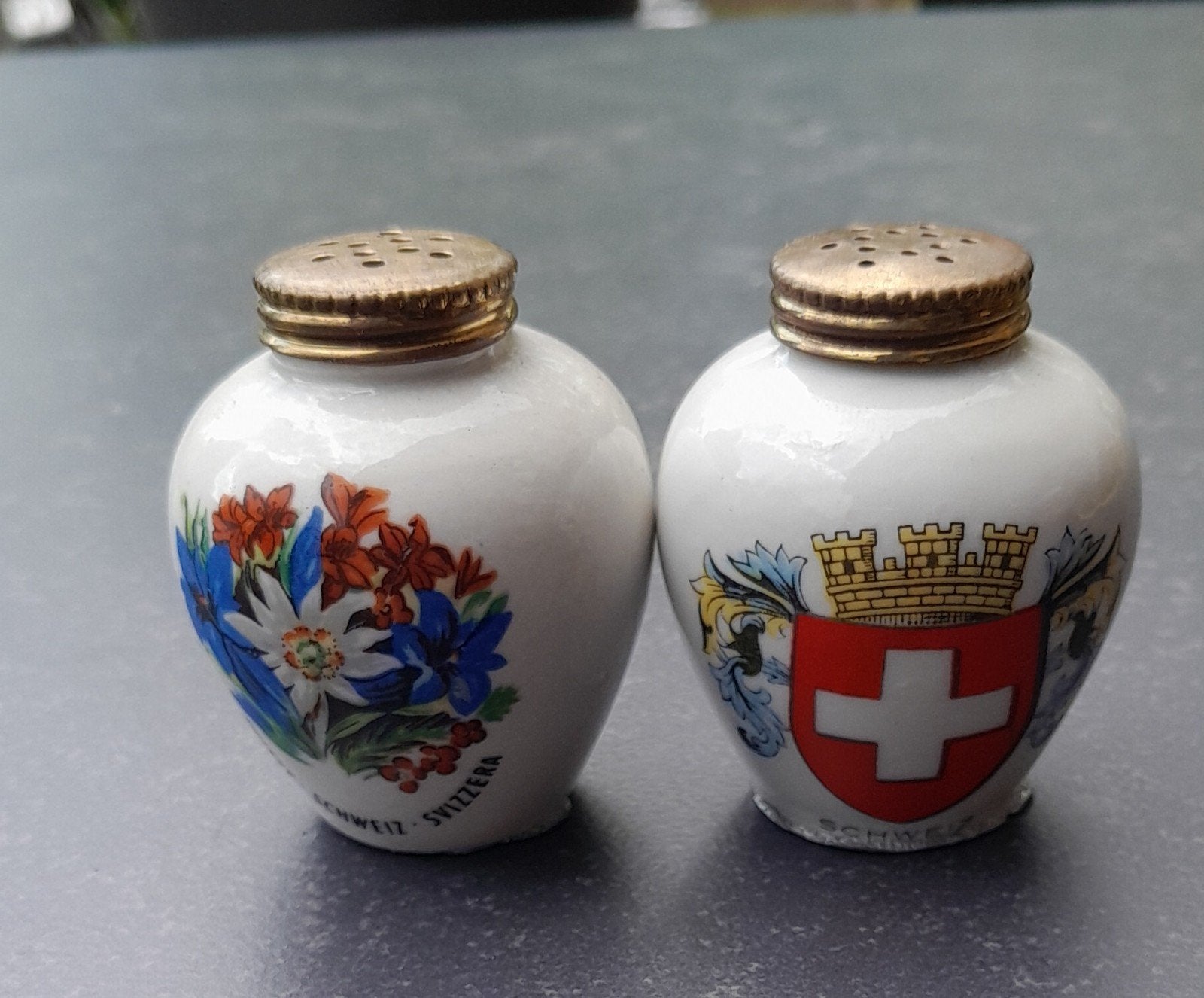 Porseleinen peper en zout stel Zwitserland., Antiek en Kunst, Antiek | Porselein, Ophalen of Verzenden