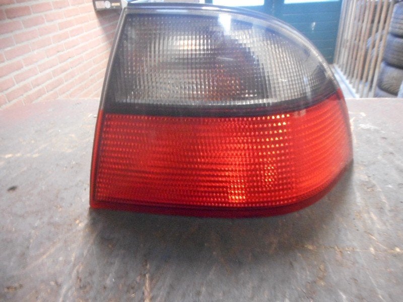 FEU ARRIÈRE DROIT Saab 9-5 (YS3E) (01-1997/12-2009), Autos : Pièces & Accessoires, Saab-de-info@saabgroup.com, Marienbergstraße  96
90411  Nürnberg, DE