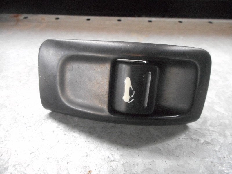 COMMUTATEUR Peugeot 206 CC (2D) (9637116777), Kontakt-peugeot@peugeot.com, Utilisé, Peugeot Deutschland GmbH, Bahnhofsplatz
65423  Rüsselsheim, DE