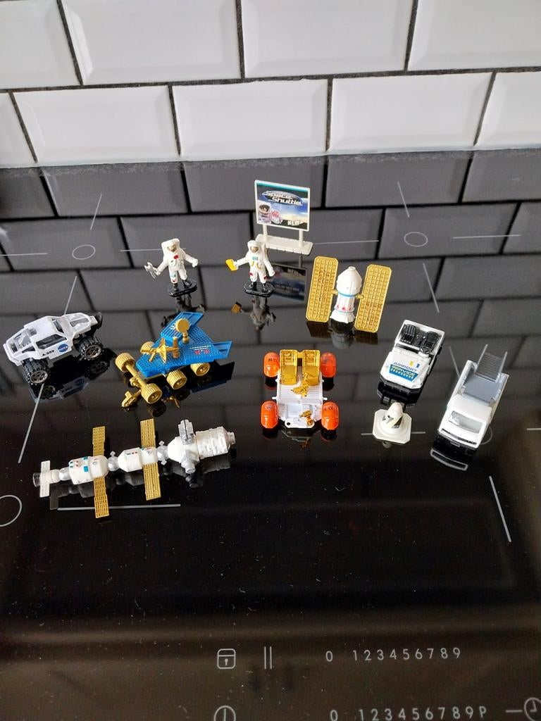 Jouets Nasa vintage, Enlèvement
