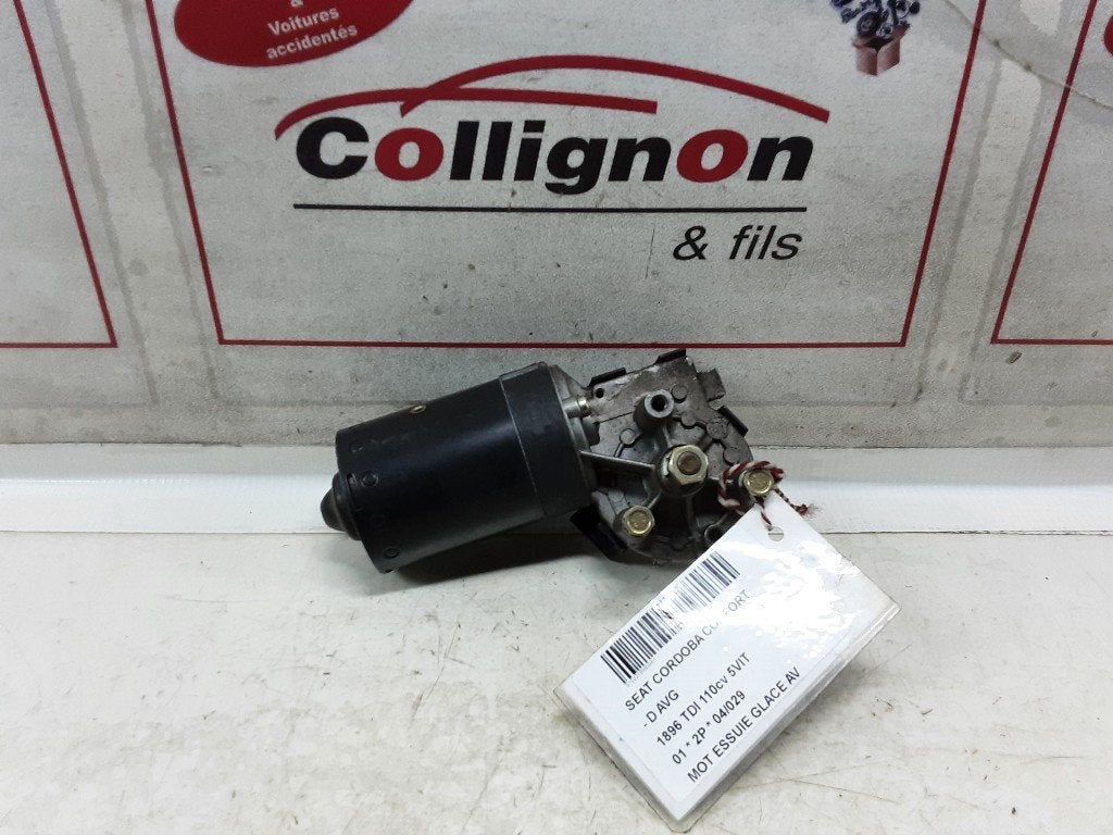 RUITENWISSERMOTOR VOOR Seat Cordoba Facelift (6C2 / 6K2), Gebruikt, Mevr. I. Hauben, Rue de l'Espoir 34 34
4030  GRIVEGNÉE, BE