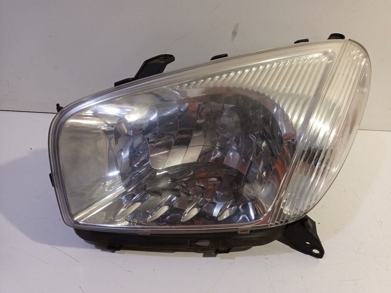 Koplamp links Toyota RAV4, Onderdelen@venauto.nl, Van der Ven Autorecycling B.V., Daihatsu, Ettenseweg 76, 4706 PB Roosendaal, The Netherlands