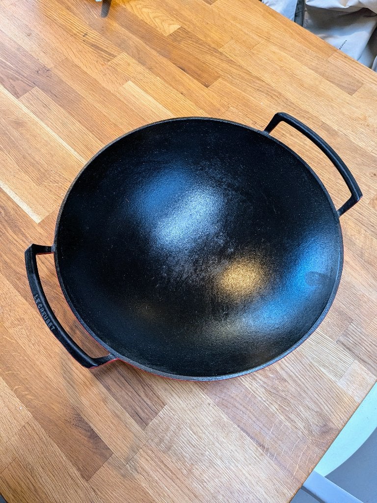 Le Creuset gietijzeren wok (36cm), Gietijzer, Le Creuset, Ophalen of Verzenden, Zo goed als nieuw