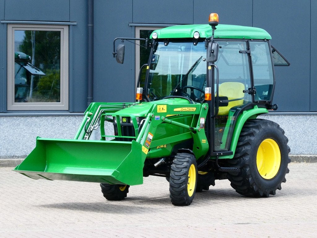 John Deere 3036E 4wd HST / 00925 Draaiuren / Voorlader, Articles professionnels, John Deere, De Maalstroom 3
8255 RN  Swifterbant
