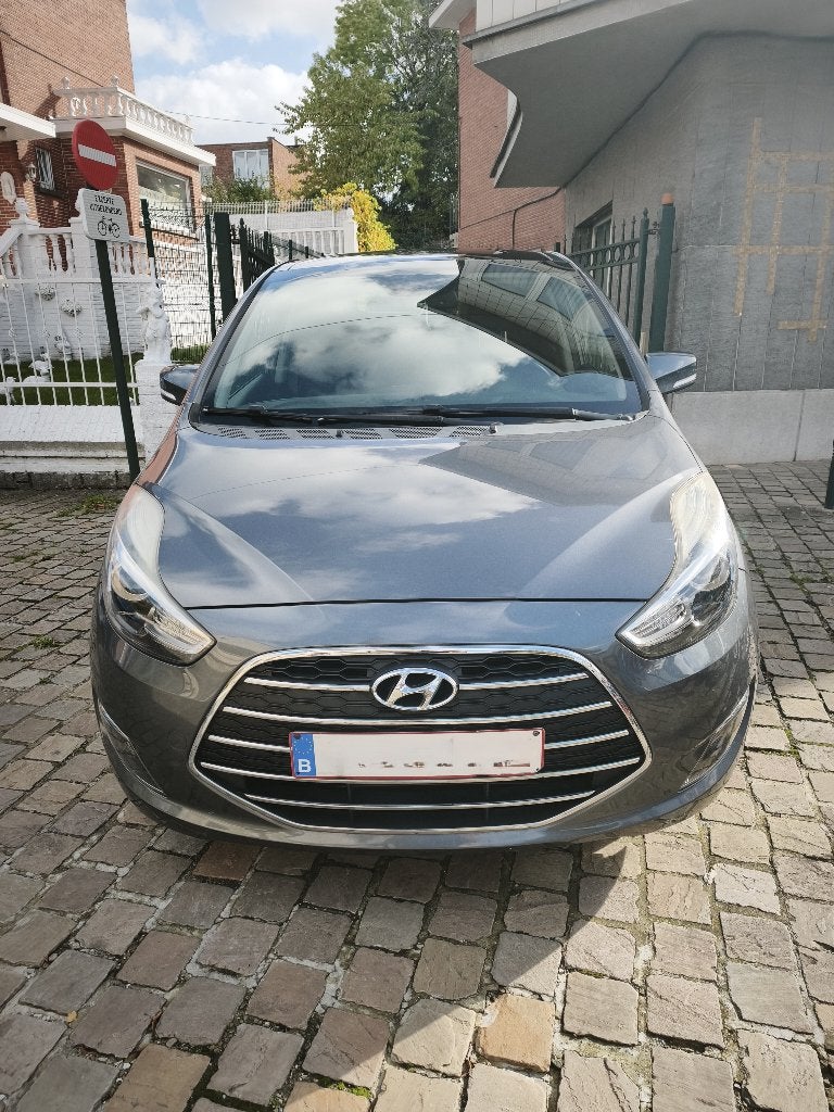 Hyundai iX20  TOIT PANO CRUISE CLIM VOLANT/SIEGES CHAUFFANTS, Autos, Argent ou Gris, Achat, Euro 6, Boîte manuelle