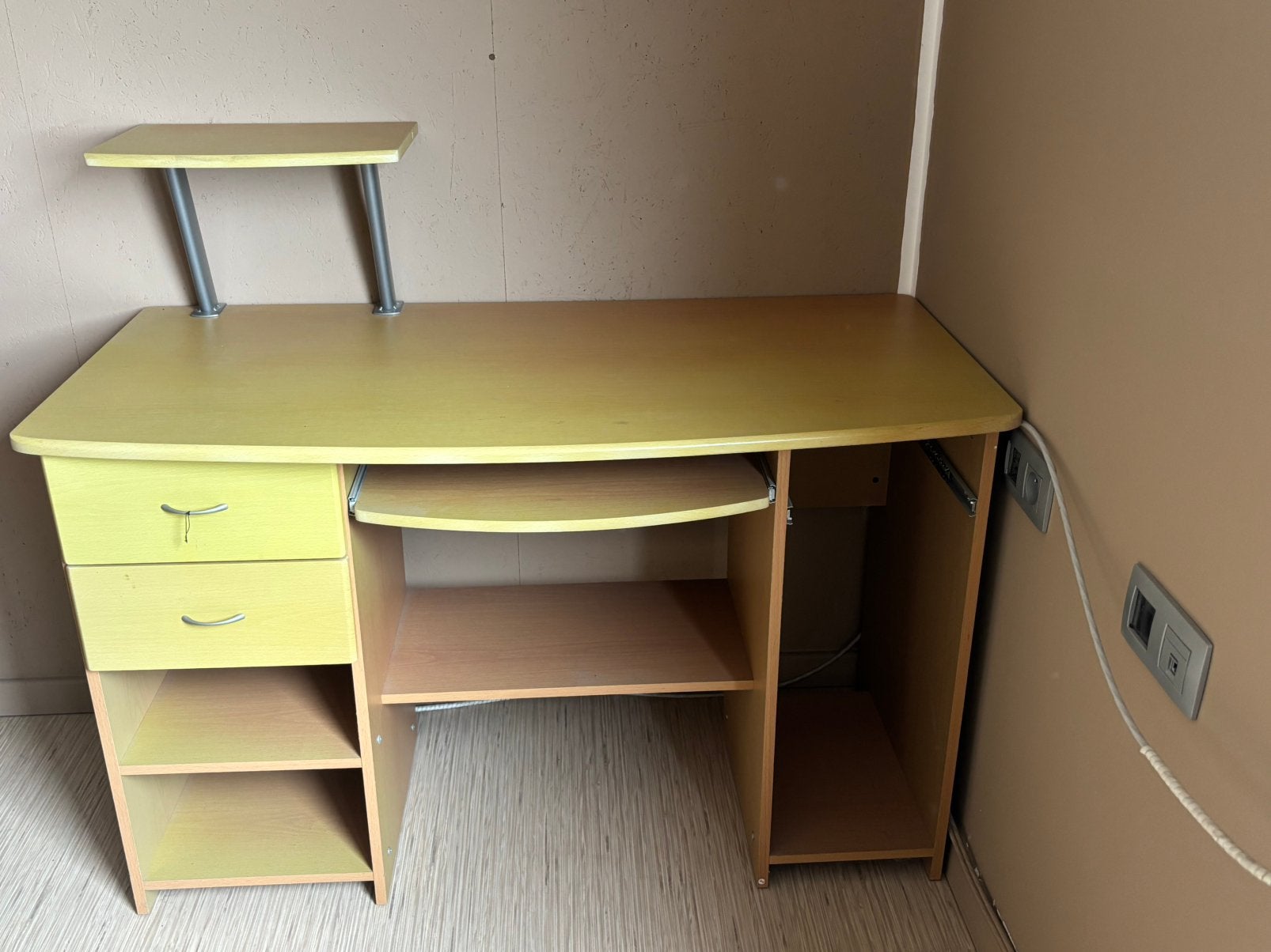 Bon bureau, Enlèvement, Comme neuf