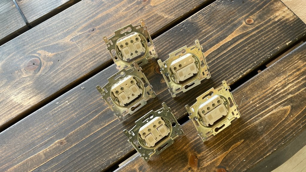 Sokkel schakelaars Niko (5 stuks, nieuw), Ophalen, Nieuw, Schakelaar