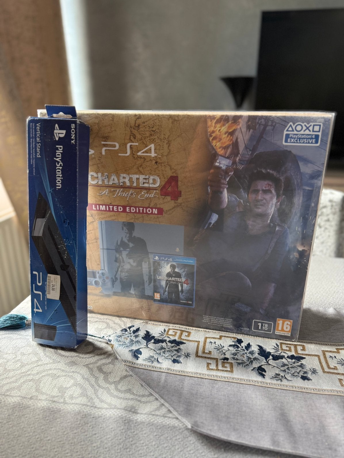 Consolebundel (PS4 Uncharted - PS3 granaatrood - Xbox 360), Games en Spelcomputers, Ophalen, Zo goed als nieuw, Met 1 controller