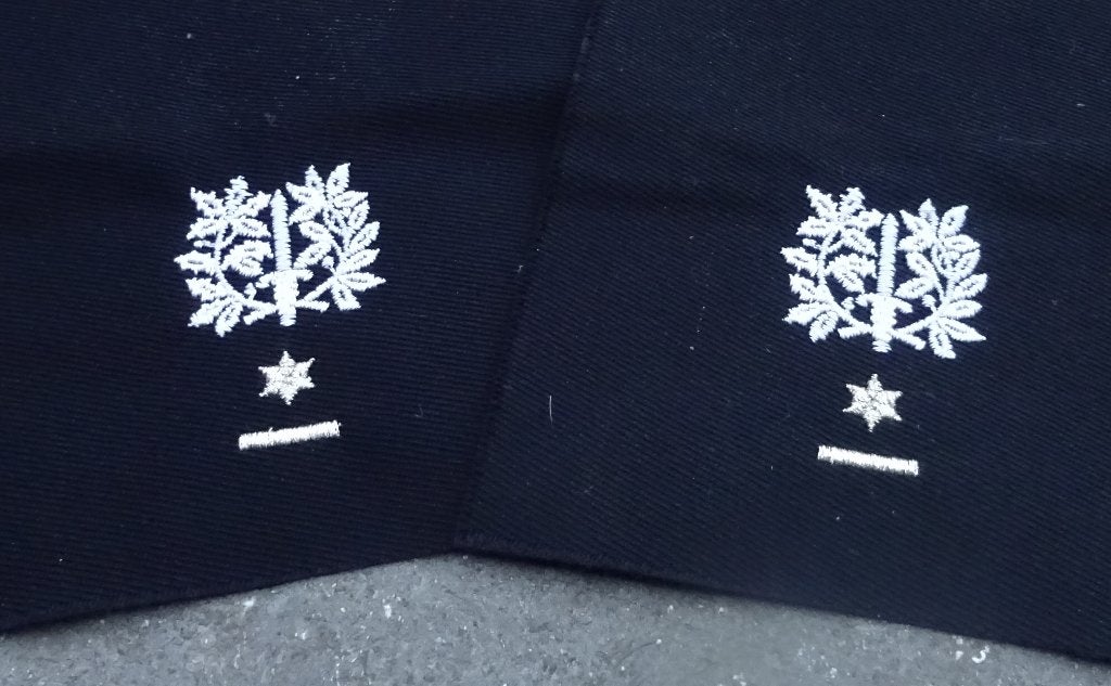 BELGIQUE: POLICE - PAIRE DE GRADES COINS DE COL (OBSOLETES), Collections, Envoi, Gendarmerie, Emblème ou Badge