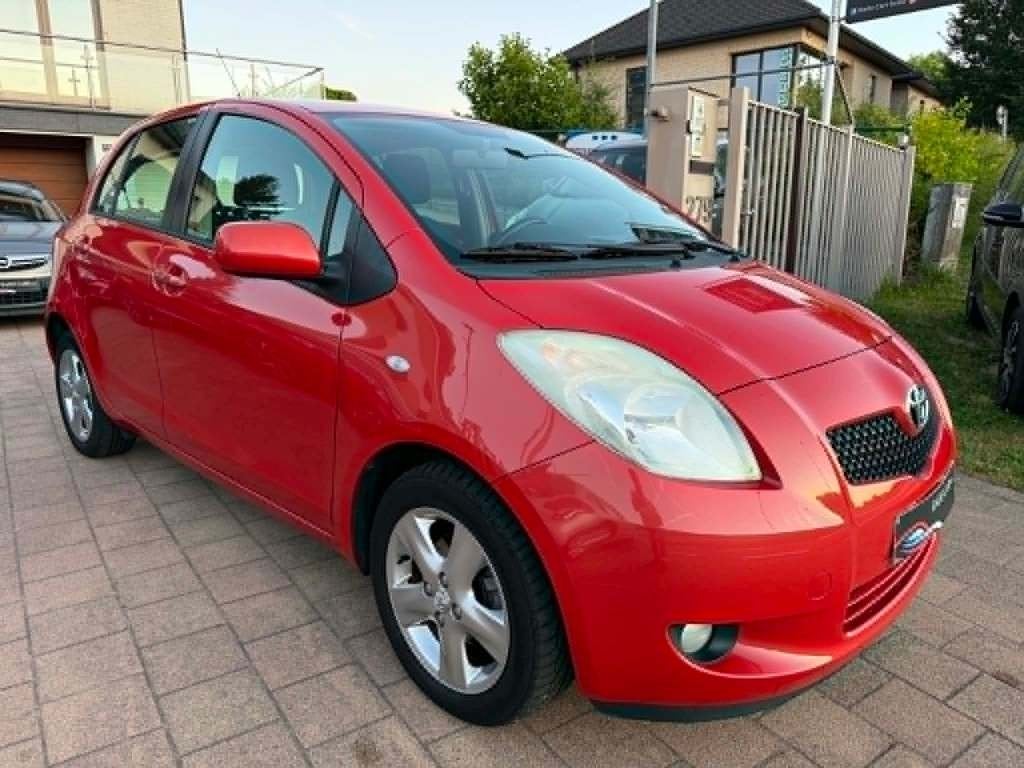 Toyota Yaris Automatic à partir de 2007 107 000 km, Autos, Toyota, Rouge, Achat, Entreprise, 1300 cm³