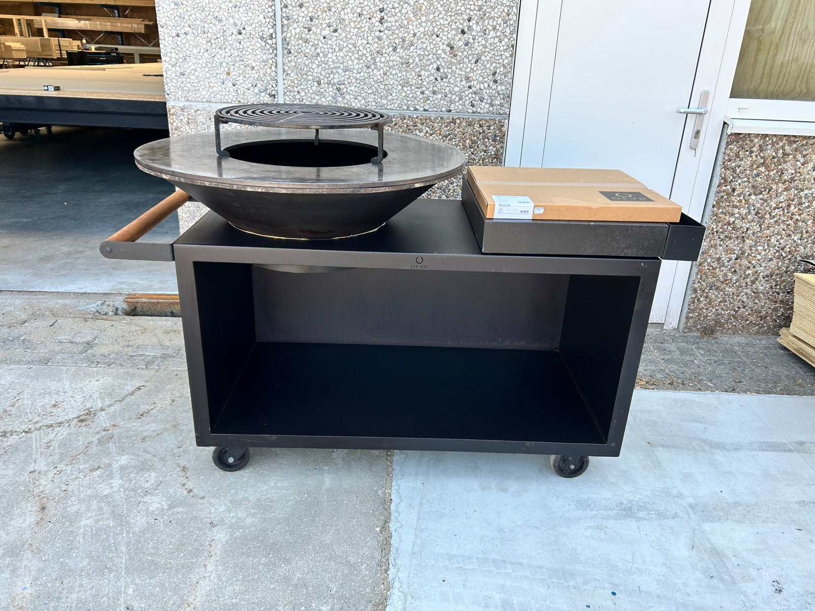 OFYR Island Black 100 PRO, Tuin en Terras, Houtskoolbarbecues, Ophalen, Gebruikt