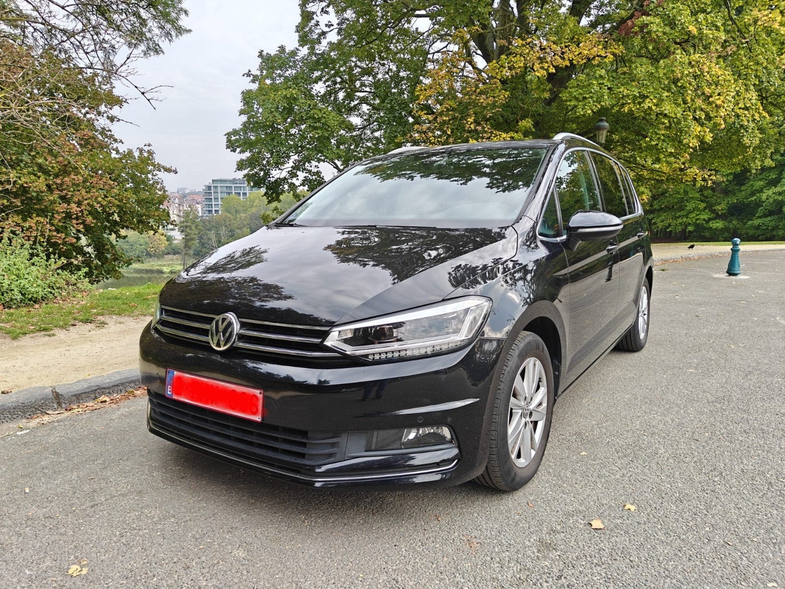 Volkswagen Touran highline 1.5TSI 5Pl Pack Family+ Pano, Autos, Cuir, Achat, USB, Entretenue par le concessionnaire