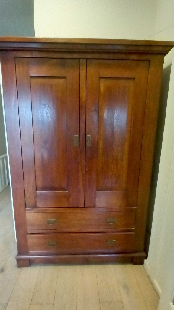 Armoire en bois, Enlèvement