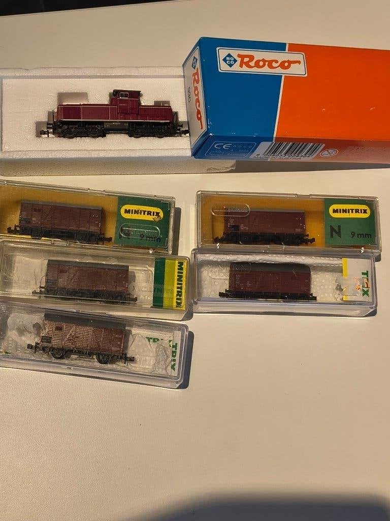 N-schaal locomotief met gesloten goederen wagons, Ophalen, Gebruikt, Roco, Gelijkstroom