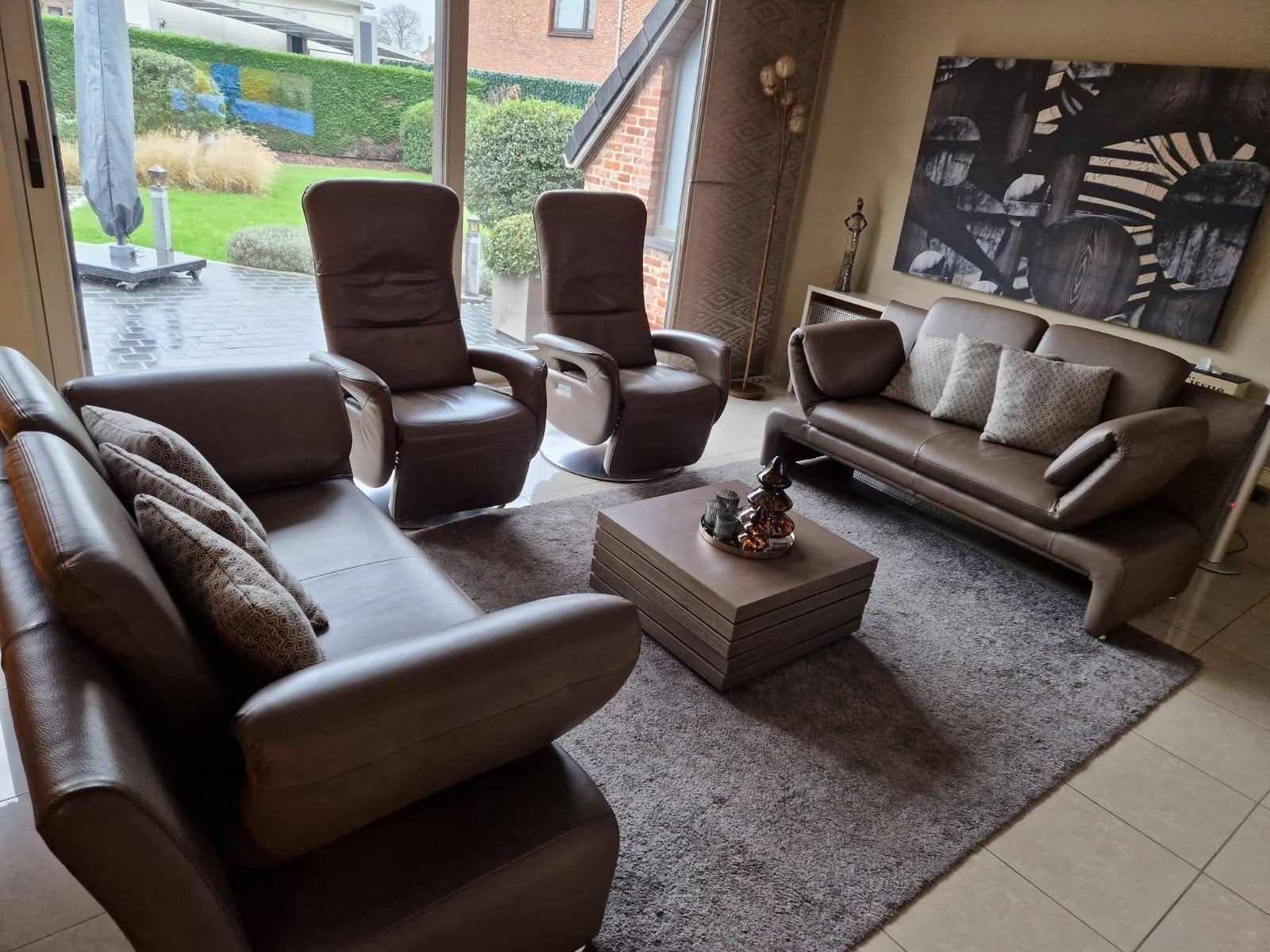 Moderne salon, Ophalen