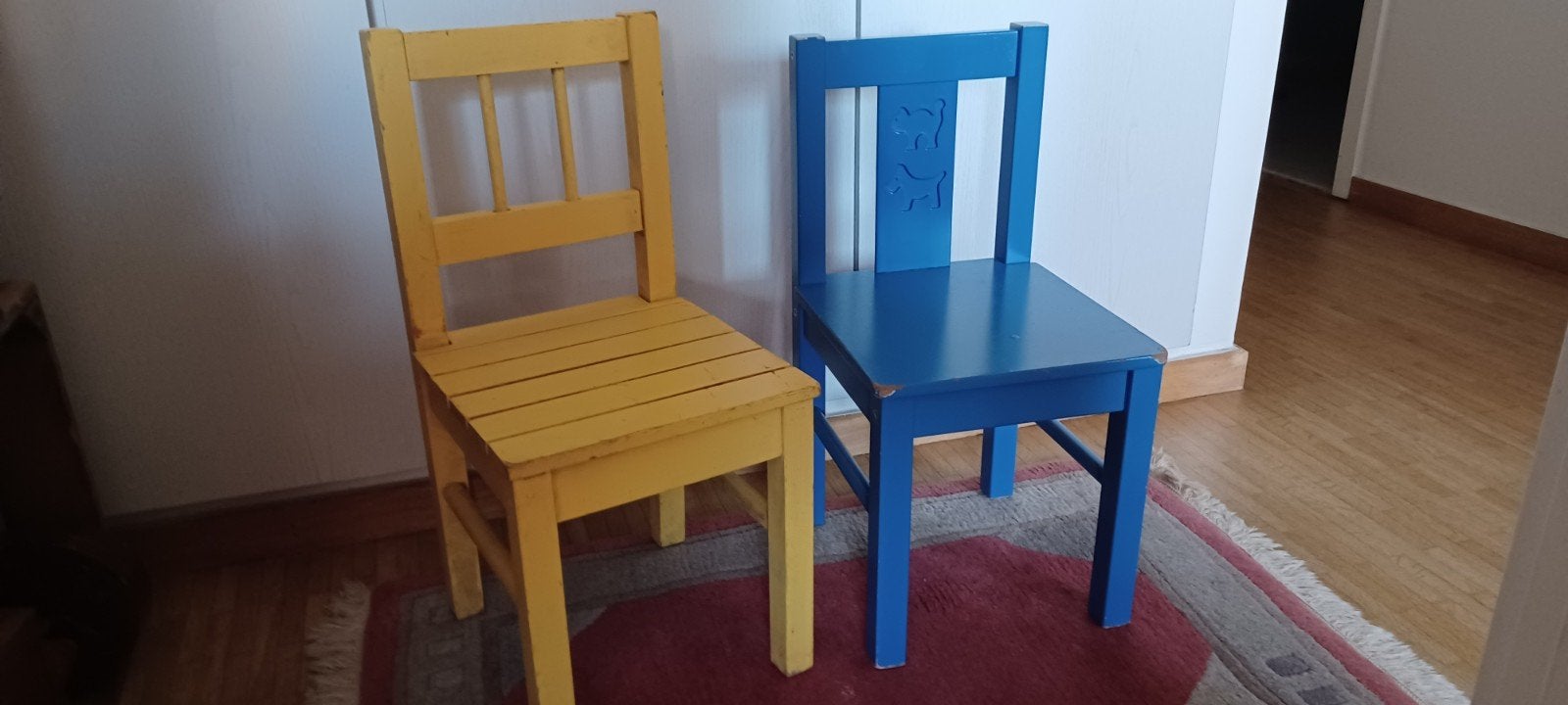 2 kinderstoeltjes, Kinderen en Baby's, Kinderkamer | Tafels en Stoelen, Ophalen