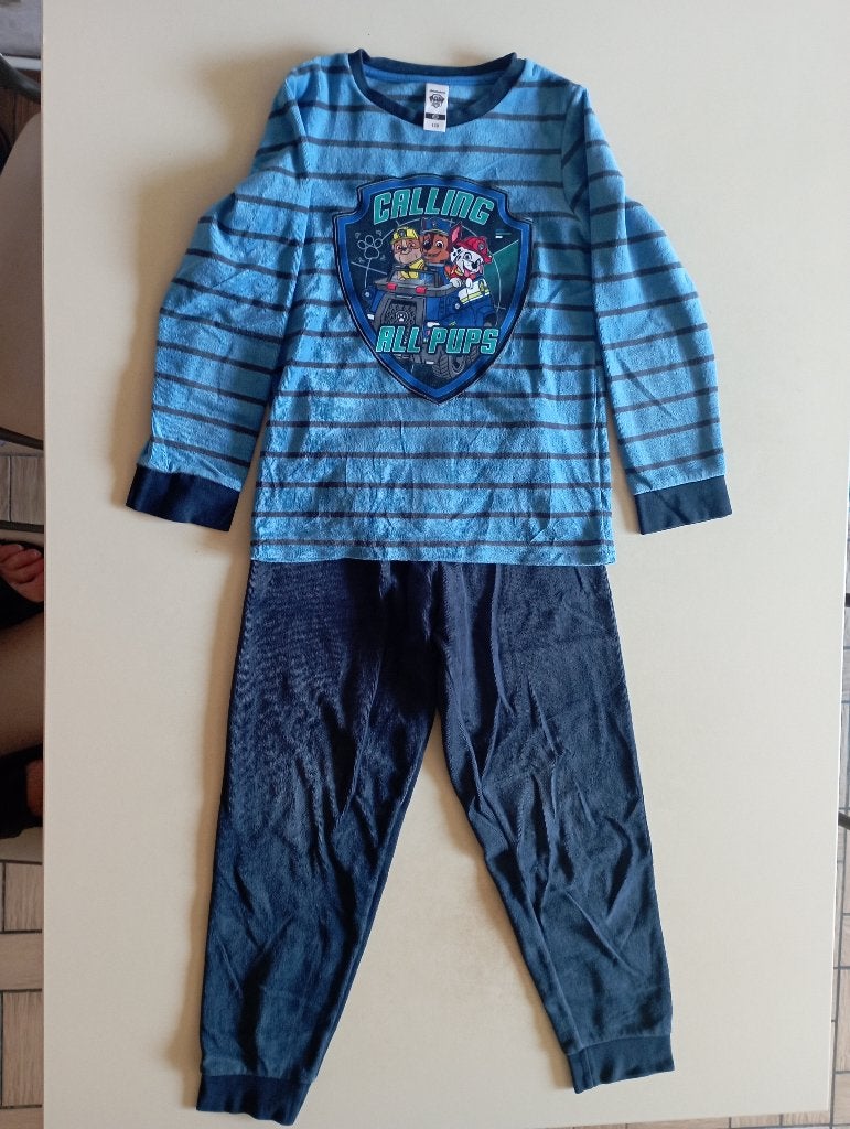 2 PYJAMA'S MAAT 128, Ophalen of Verzenden, Zo goed als nieuw, Nacht- of Onderkleding