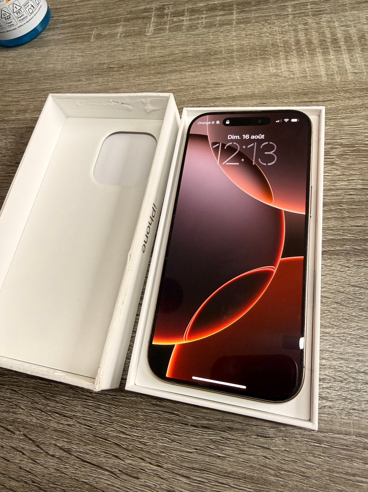 Iphone 16 pro Titane Sable, Enlèvement, Comme neuf, IPhone 16