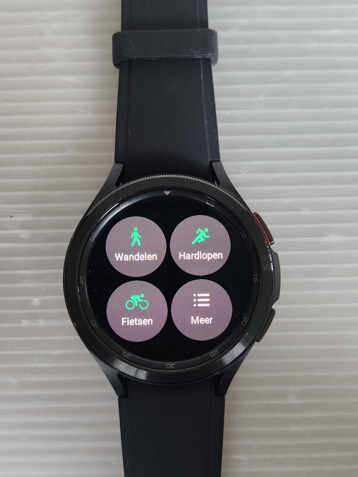 Smartwatch Samsung Compleet als nieuw
super mooie staat en w, Enlèvement ou Envoi