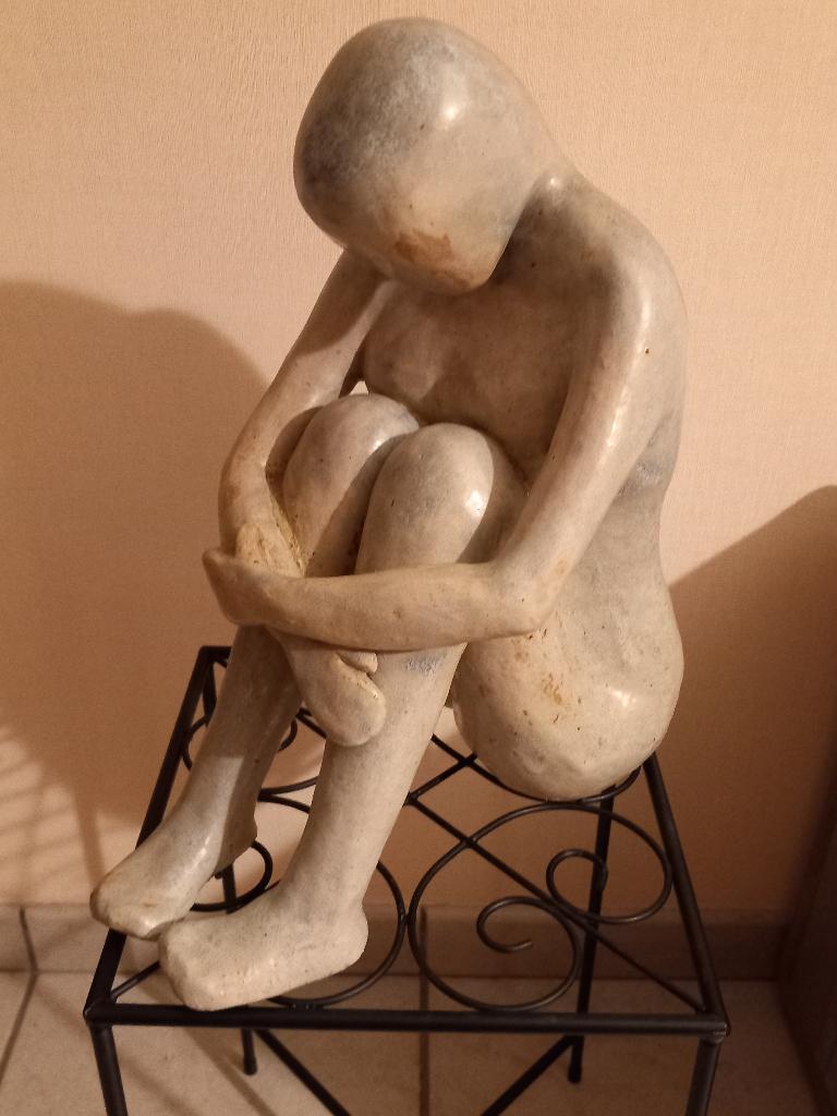 statue en céramique : Restrained, Statue, Pierre ou céramique, Enlèvement, 20 - 50 cm