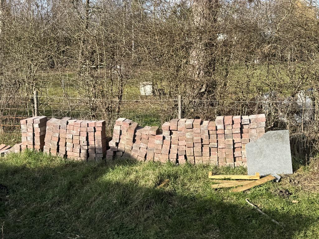 Klinkers : 350 pièces, Béton, Enlèvement, Utilisé, 5 à 10 m²