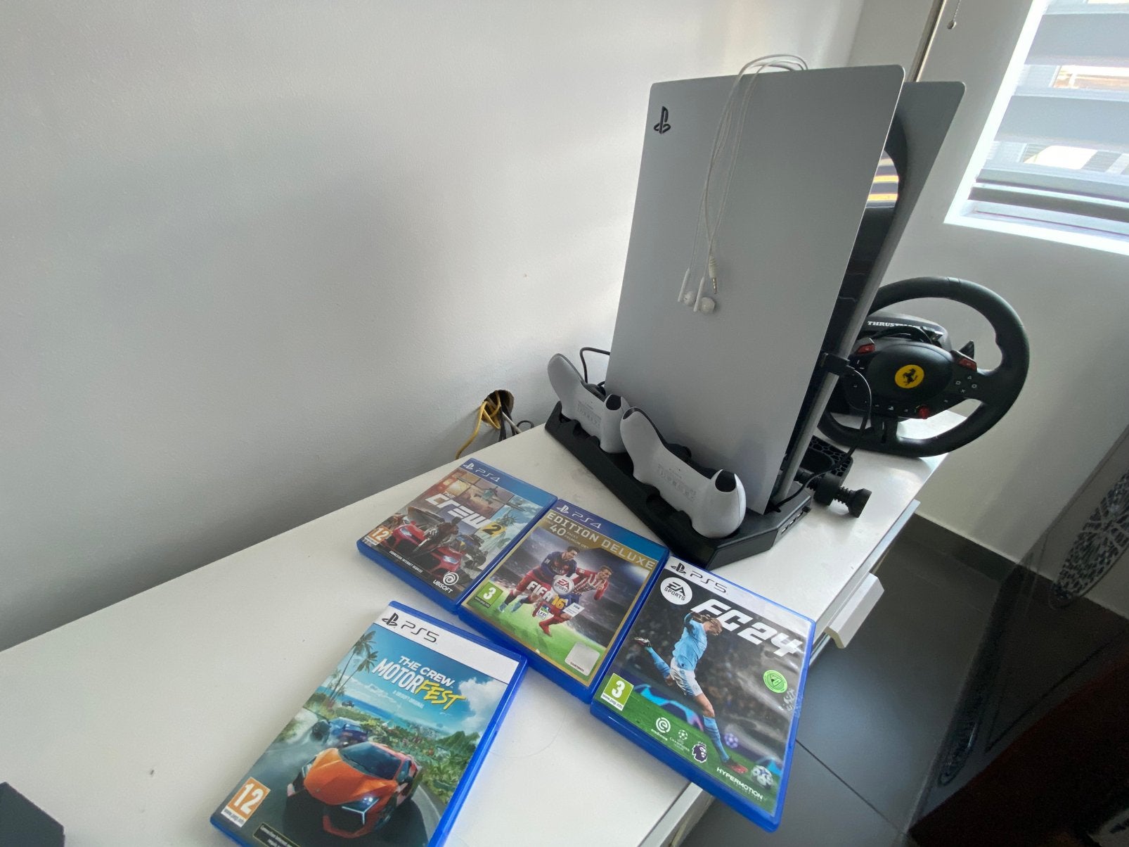 Ps5 avec des jeux de ps4/5 est un volant de ps5, Neuf, Autres couleurs, Enlèvement, Avec jeux