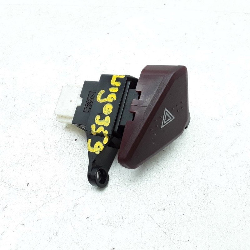 COMMUTATEUR DE FEUX DE DETRESSE Pajero Canvas Top (V6 / 7), Utilisé, Mitsubishi