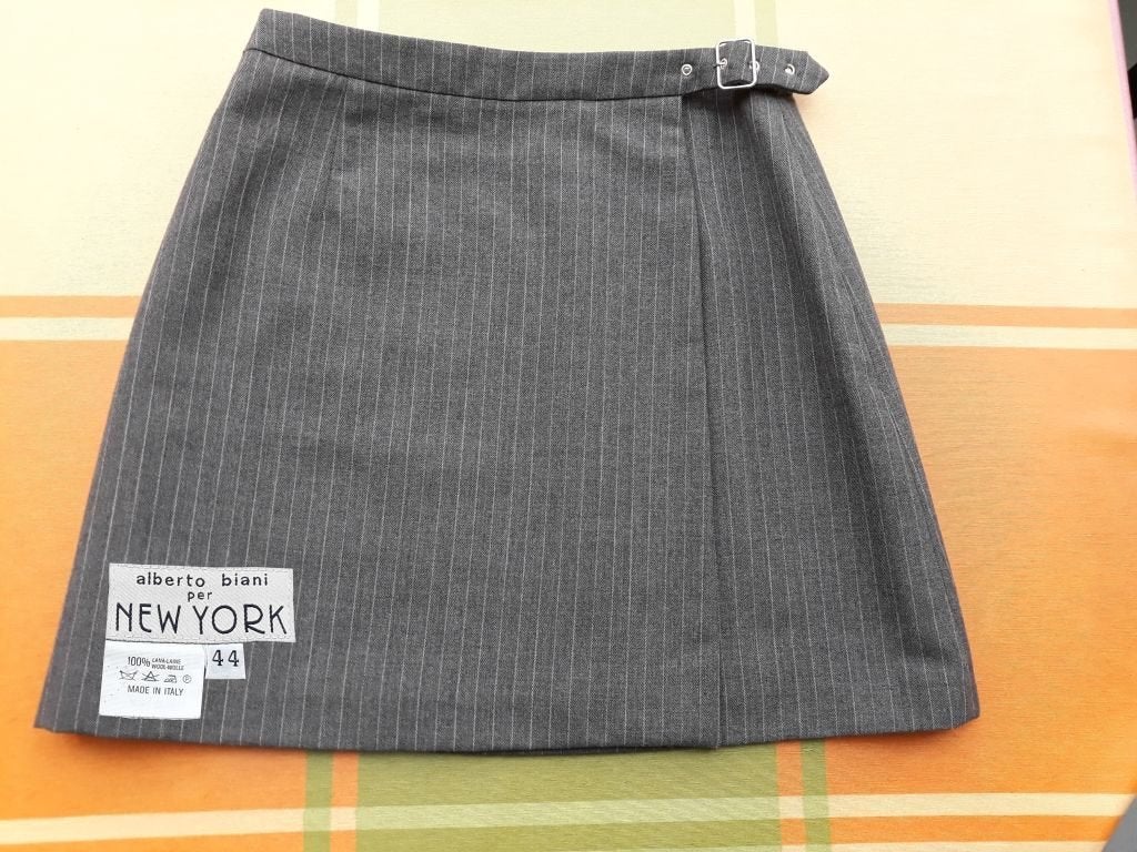 Jupe 100% laine, Vêtements | Femmes, Jupes, Enlèvement