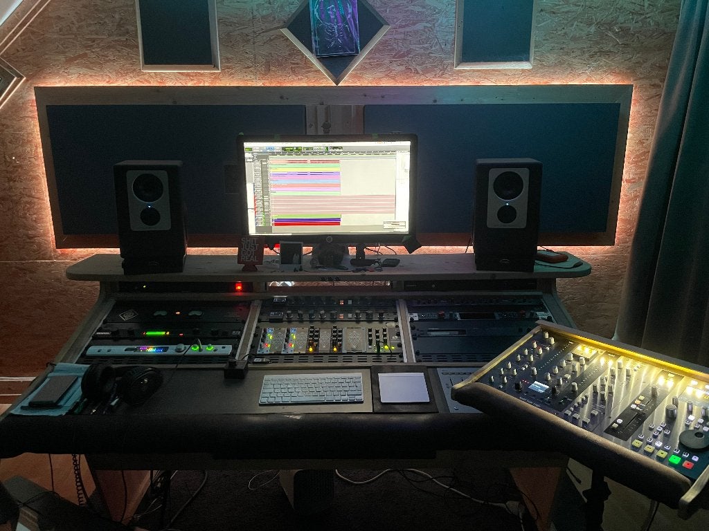 Off To The Moon Studio(mixing,mastering), Diensten en Vakmensen
