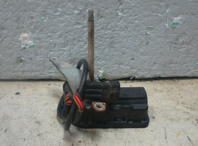 ESSUIE PHARES MOTEUR GAUCHE Volvo V40 (VW) (308-82643), Robert Bosch AG, Robert-Bosch-Allee 1
74232  Abstatt, DE, Engineering@bosch.com