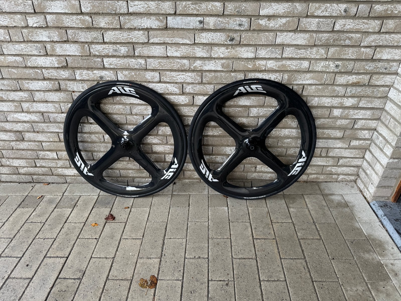 Roues à 4 rayons carbone, pour la route et le gravier, Vélos & Vélomoteurs, Vélos Pièces, Enlèvement ou Envoi, Comme neuf, Roue