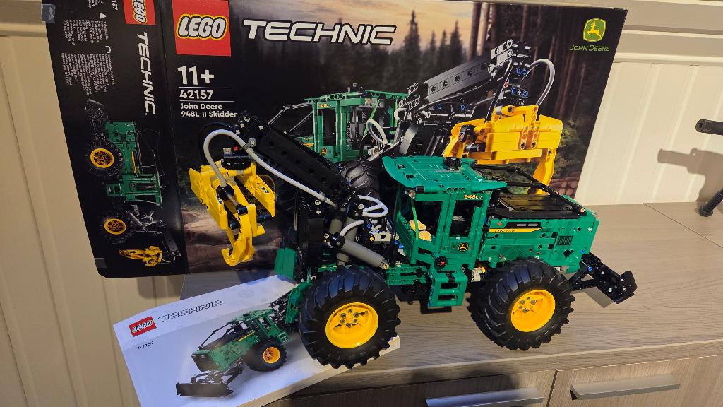 LEGO Technic John Deere 948L-II houttransportmachine (42157), Ophalen of Verzenden, Zo goed als nieuw, Complete set, Lego