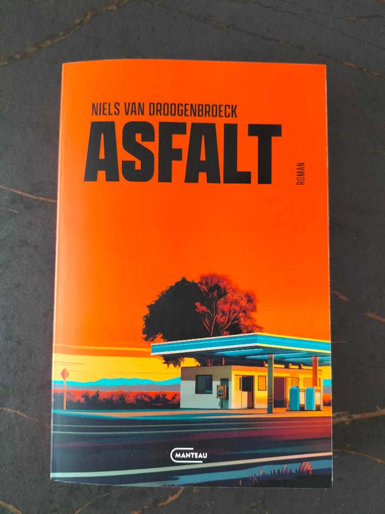 Asfalt - Niels van Droogenbroeck, Boeken, Ophalen of Verzenden, Zo goed als nieuw, Niels van Droogenbroeck, België