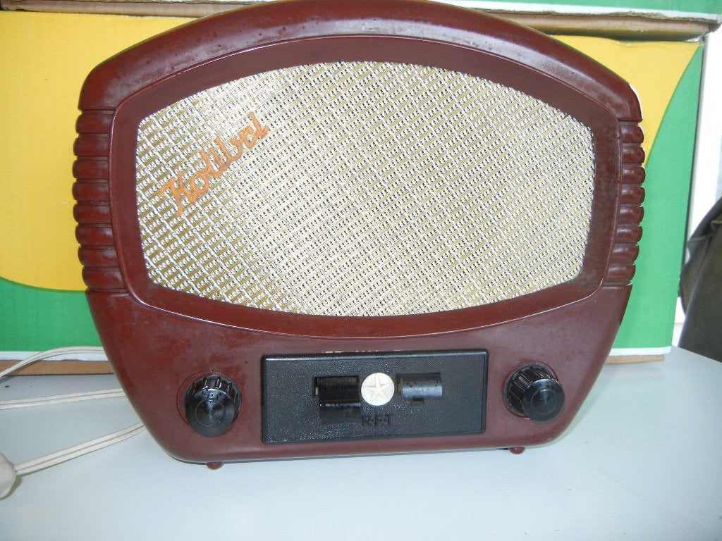 antieke radio R.F.T IN DUITSLAND GEMAAKT, Antiquités & Art, Enlèvement ou Envoi