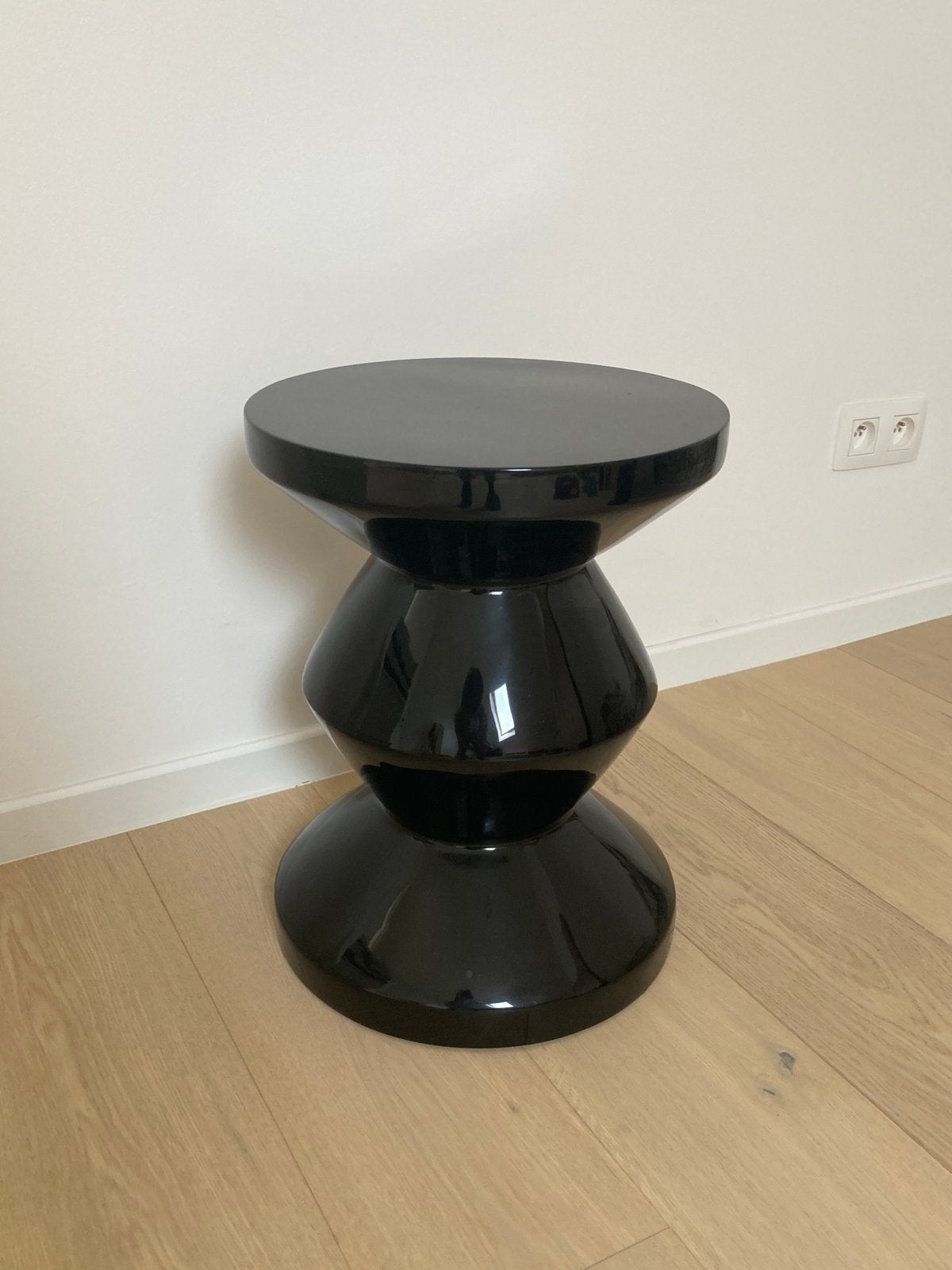 Polspotten Zig Zag bijzettafel - design kruk, Ophalen of Verzenden, Zo goed als nieuw