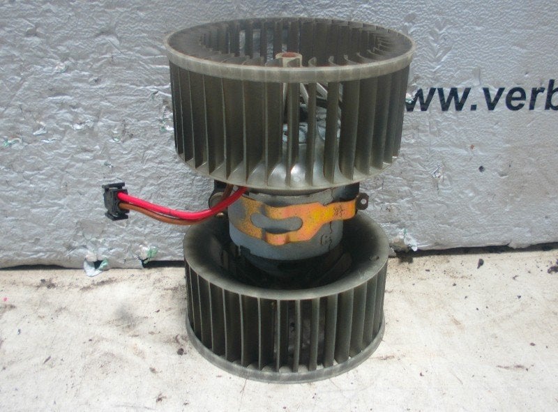 VENTILATEUR DE CHAUFFAGE BMW 3 serie Touring (E46 / 3), Utilisé, BMW, Petuelring 130
80809  München, DE, Bayerische Motoren Werke AG