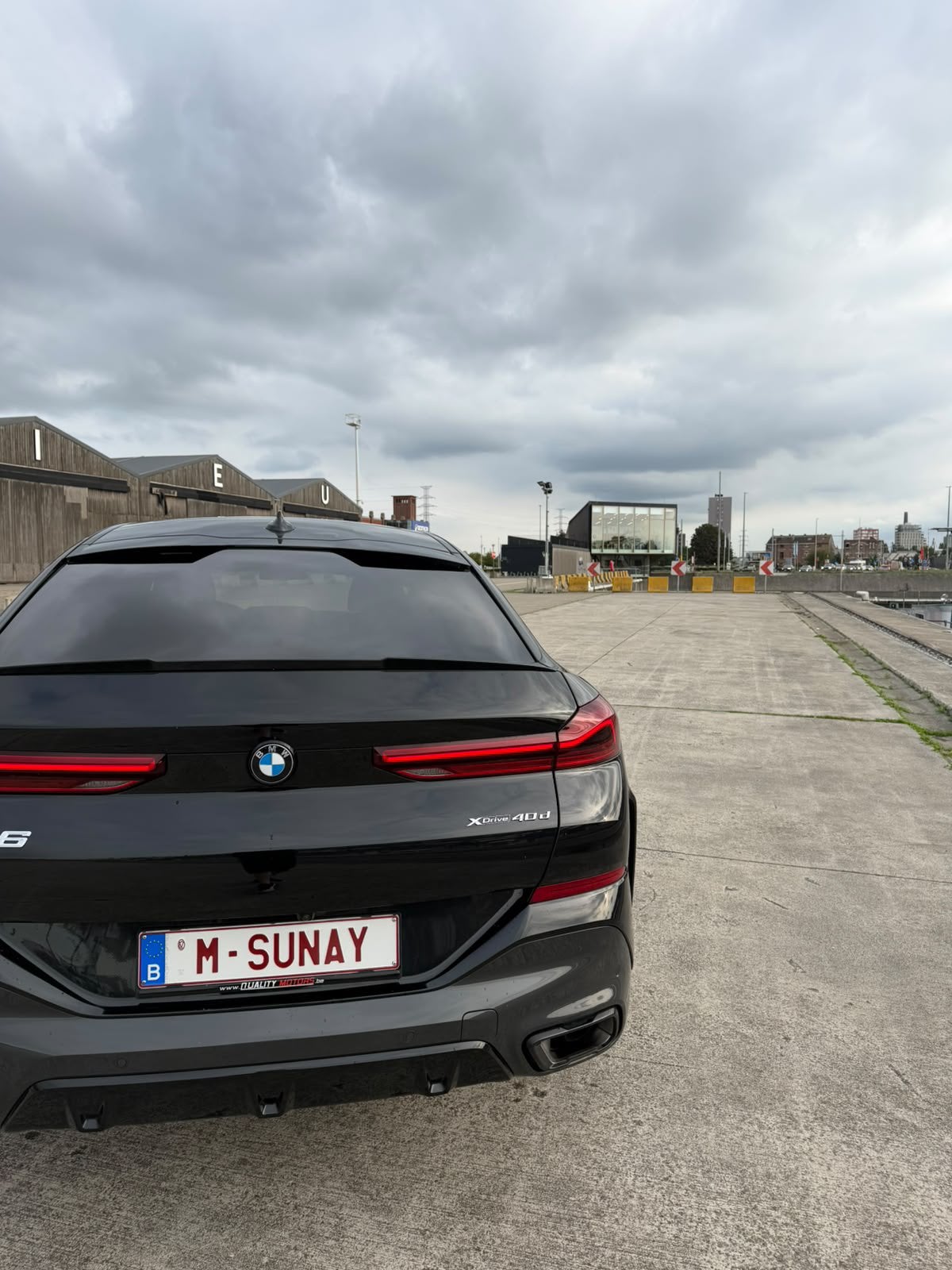 BMW X6 xDrive 40d mild hybride mpack, Auto's, Automaat, Stof, Zwart, Zwart