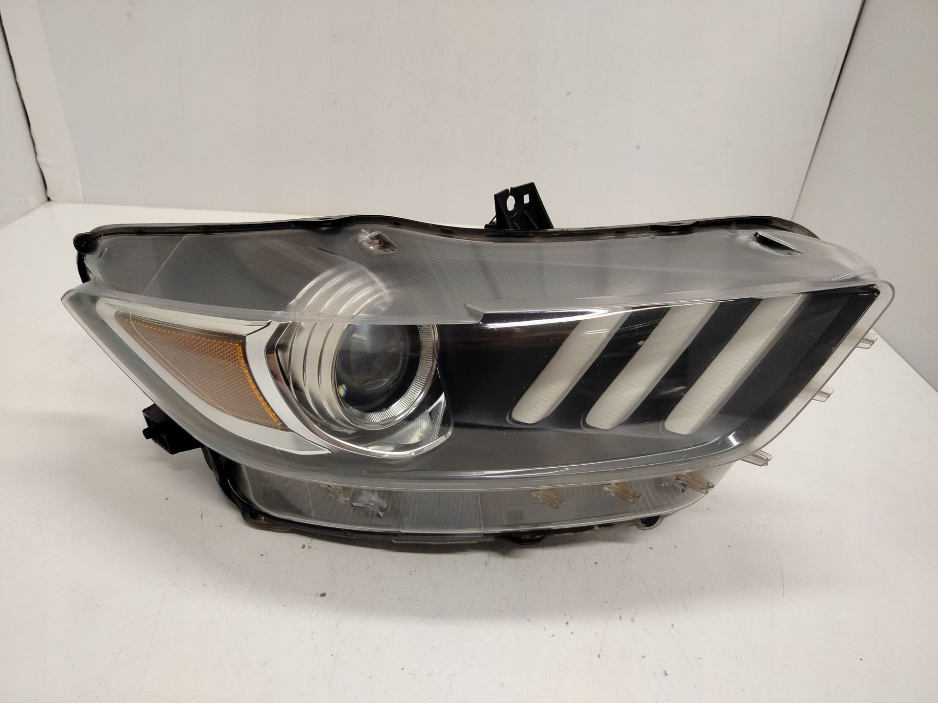 Phare Ford Mustang VI USA, Info@ford.com, Ford Motor Company, American Road 1
48126  Dearborn, Ford