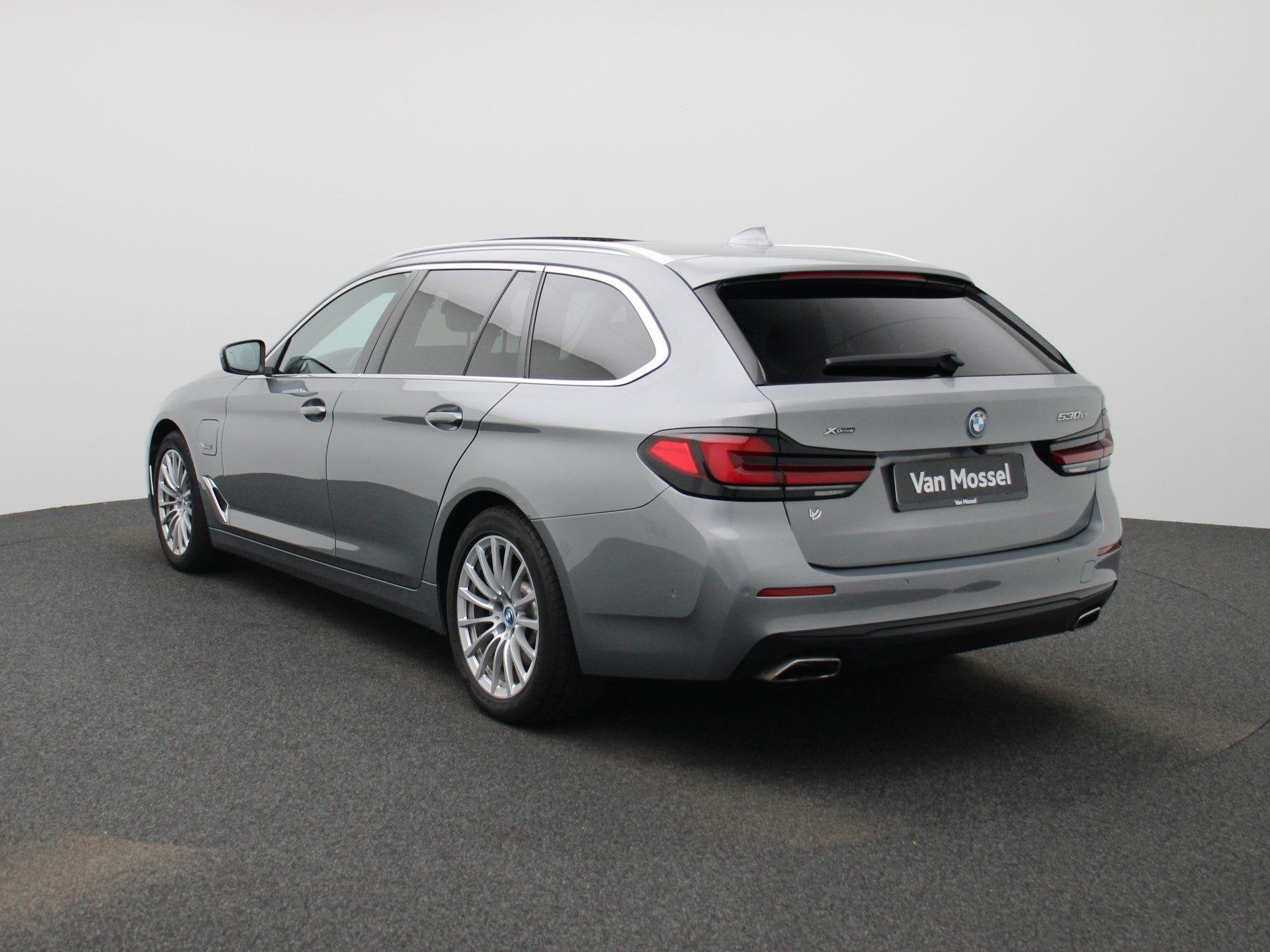 BMW 5 Serie Reeks Touring 530e 215kW xDrive Auto, 12 kWh, Hybride rechargeable, Noir, 5 portes