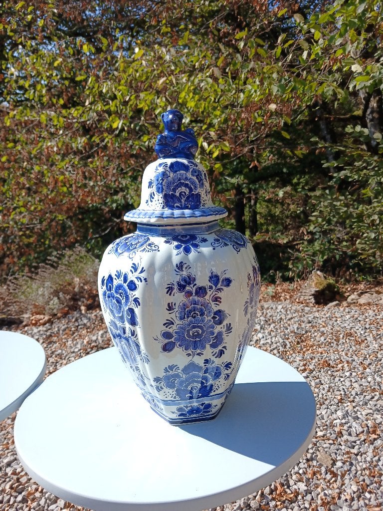 Delfts blauwe dekselvaas, Ophalen