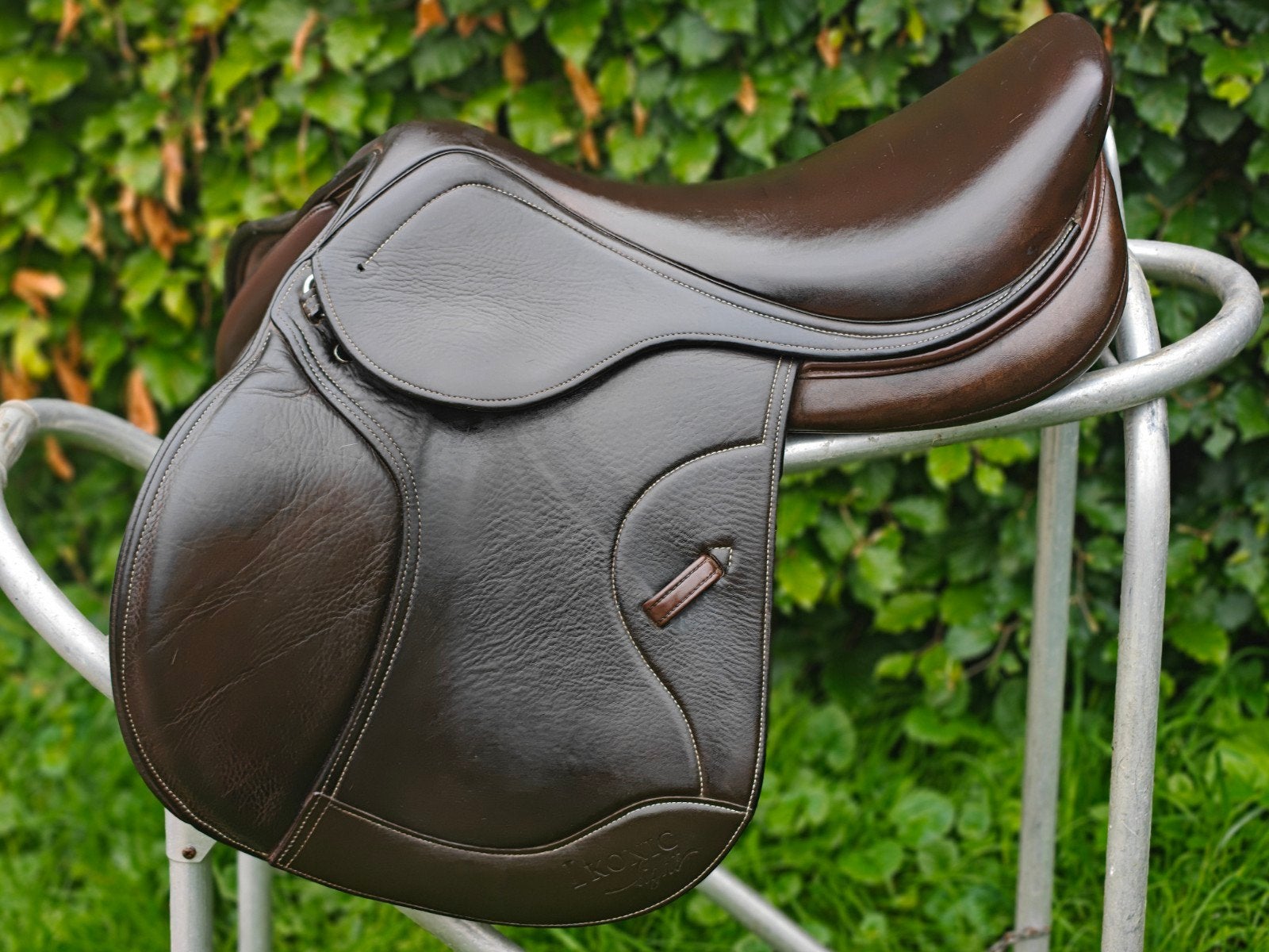 Ikonic light springzadel, Animaux & Accessoires, Chevaux & Poneys | Selles, Enlèvement ou Envoi, Comme neuf, Obstacle