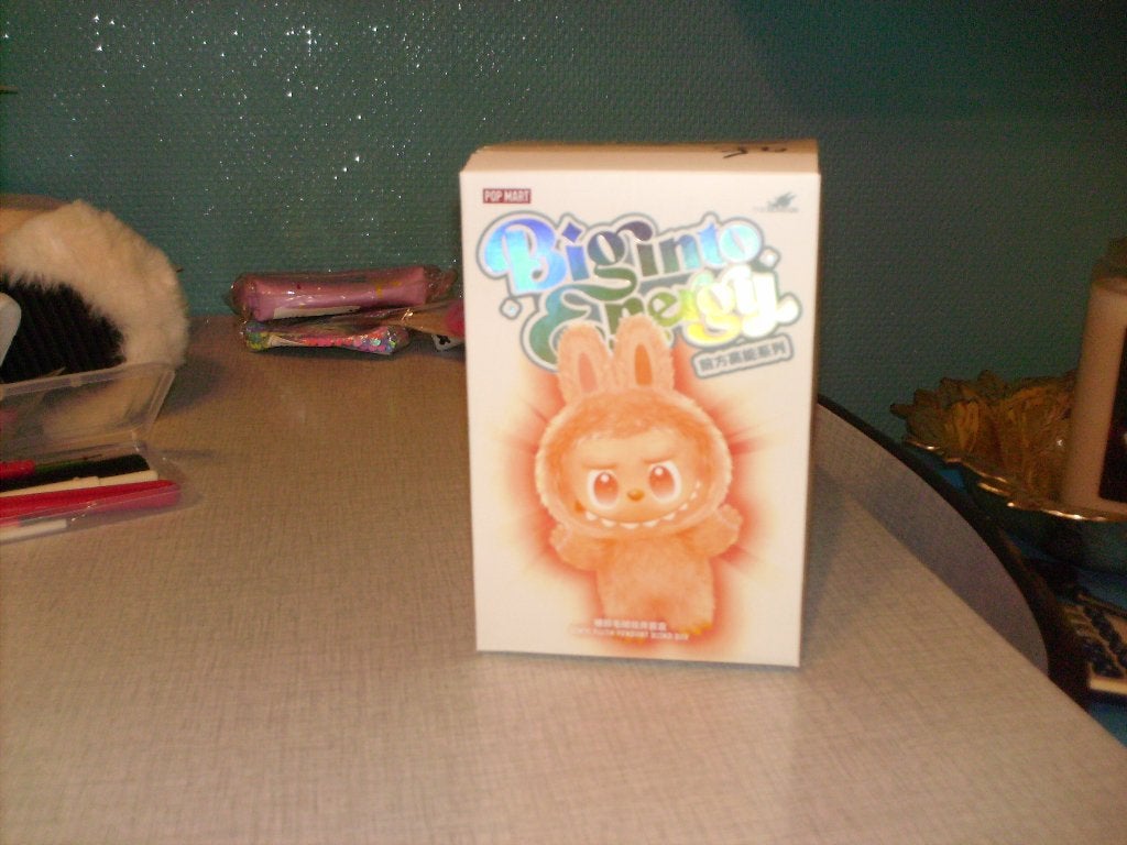 a vendre un labubu, Enlèvement ou Envoi, Neuf, Avec boîte, Petit (moins de 20 cm)