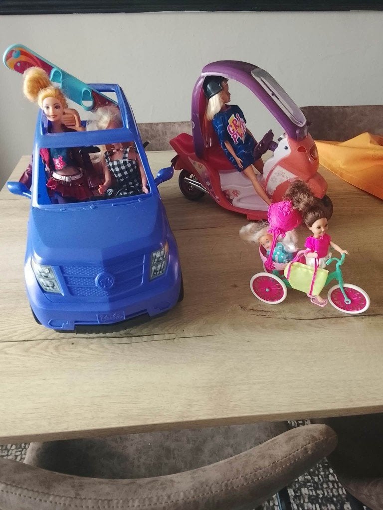 Barbie jeep,scooter en Chelsea op fietsje, Ophalen, Gebruikt, Barbie