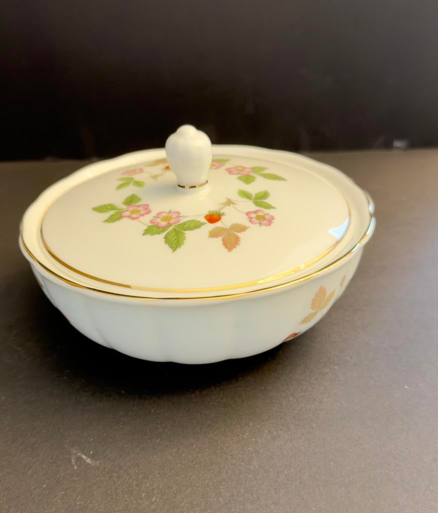 Bonbonnier en porcelaine Wedgwood Bone, Enlèvement