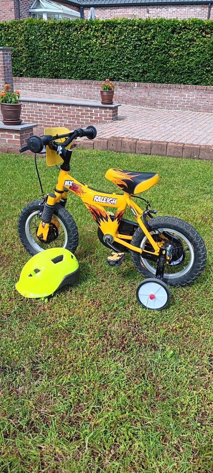 Kinderfiets 12 inch Raleigh (met zijwieltjes), Vélos & Vélomoteurs, Vélos | Vélos pour enfant, Frein sur jante, Stabilisateurs