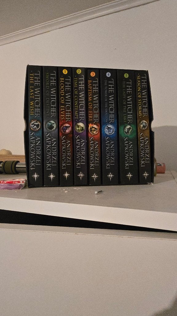 The witcher box set boeken, Boeken, Ophalen