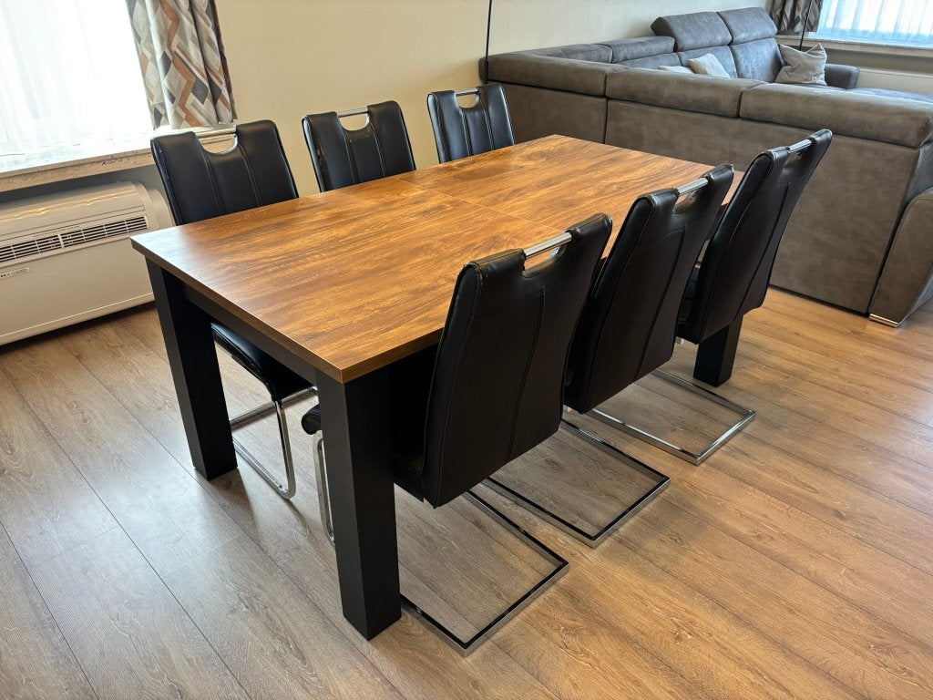 6 gratis stoelen af te halen in 2070 Zwijndrecht (Burcht), Ophalen, Gebruikt, Zwart, Vijf, Zes of meer stoelen